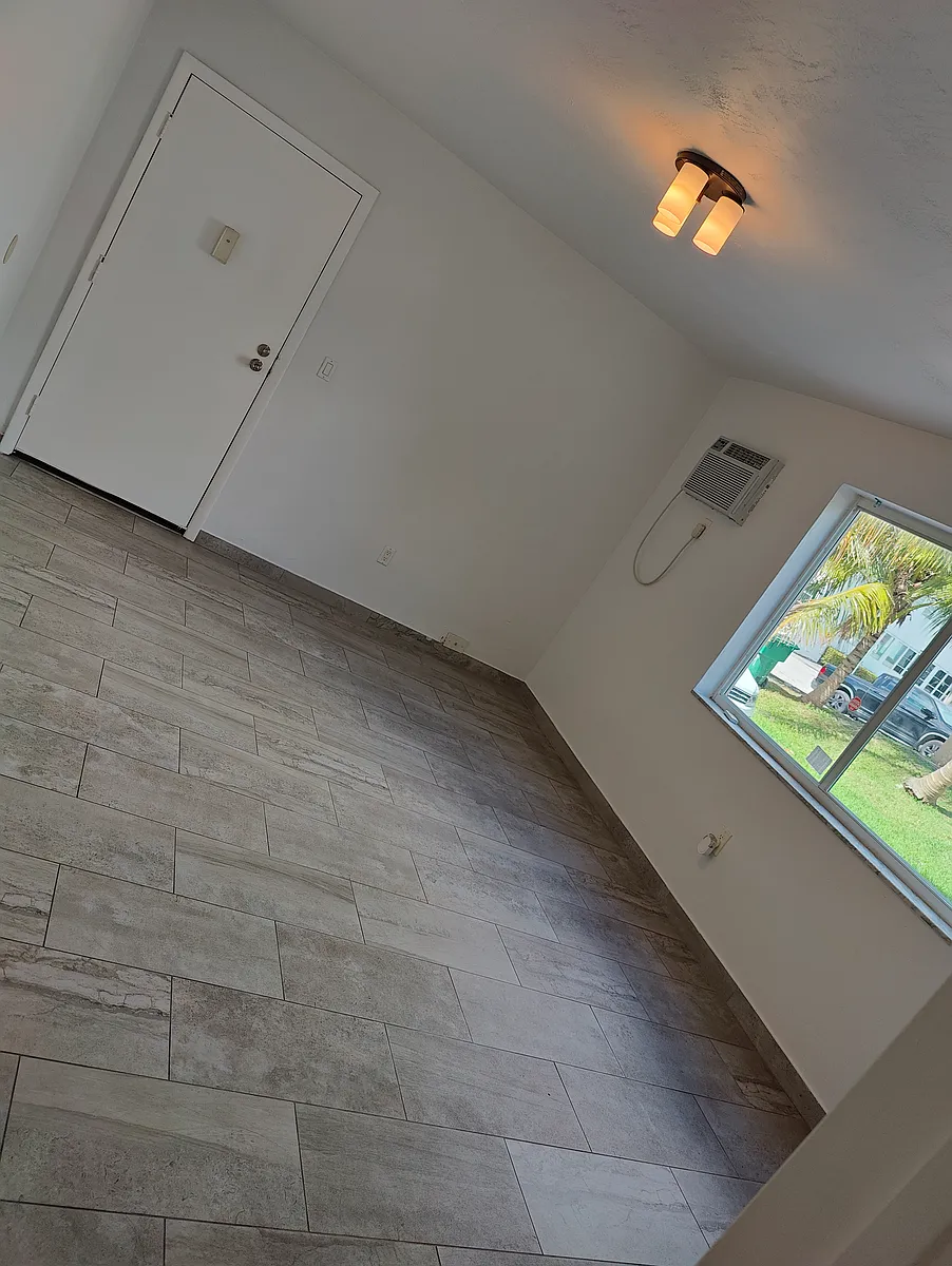 Building Photo - 7839 N Bayshore Dr #1
