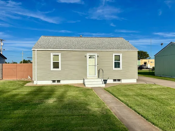 712 Cornell Ave, Oakley, KS 67748
