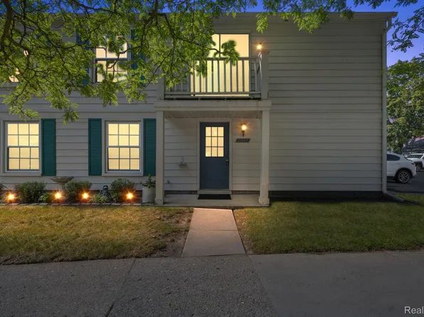 2941 Rockford Ct, Lake Orion, MI 48360