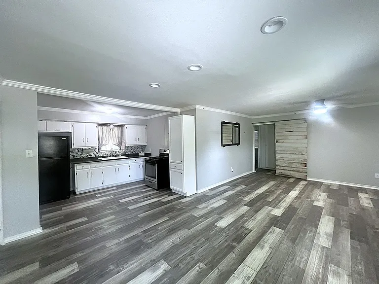 409 Oscar St — Photo 4