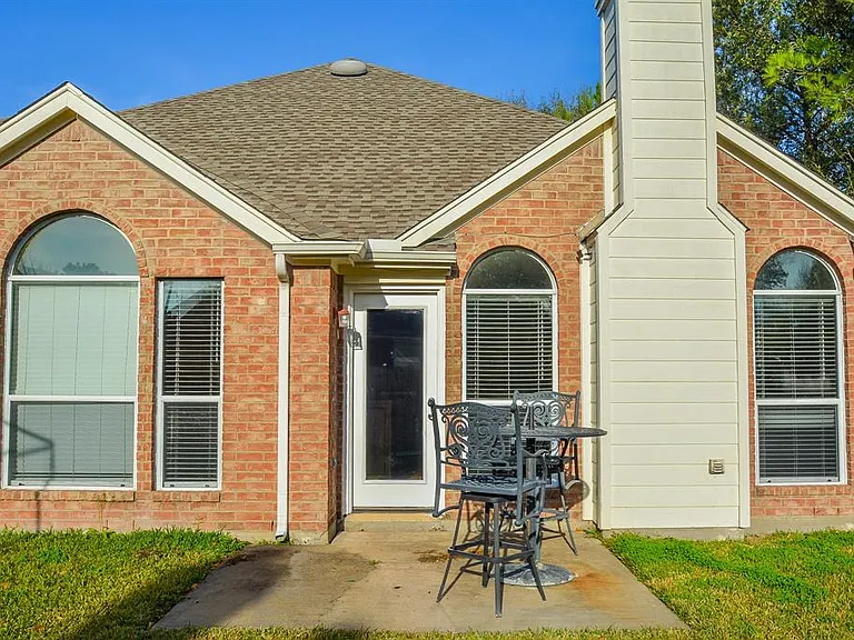 4914 Surrey Park Cir — Photo 32