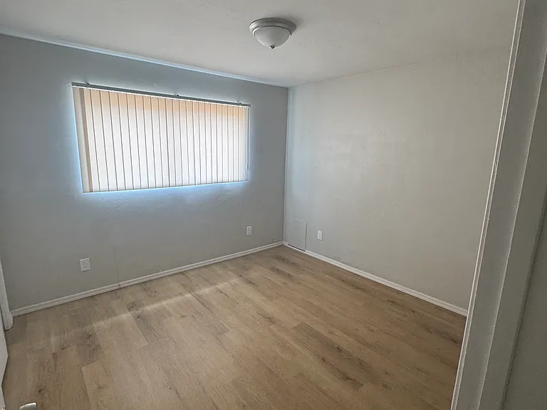 3537 N Jackson Ave — Photo 8