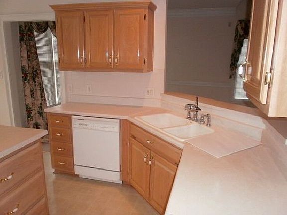4th image of 7638 Livingston Dr