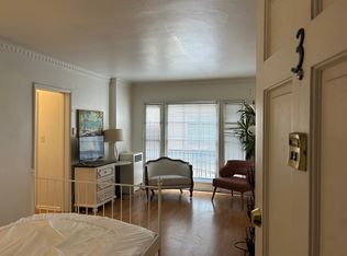 200 S Reeves Dr APT 3, Beverly Hills, CA 90212