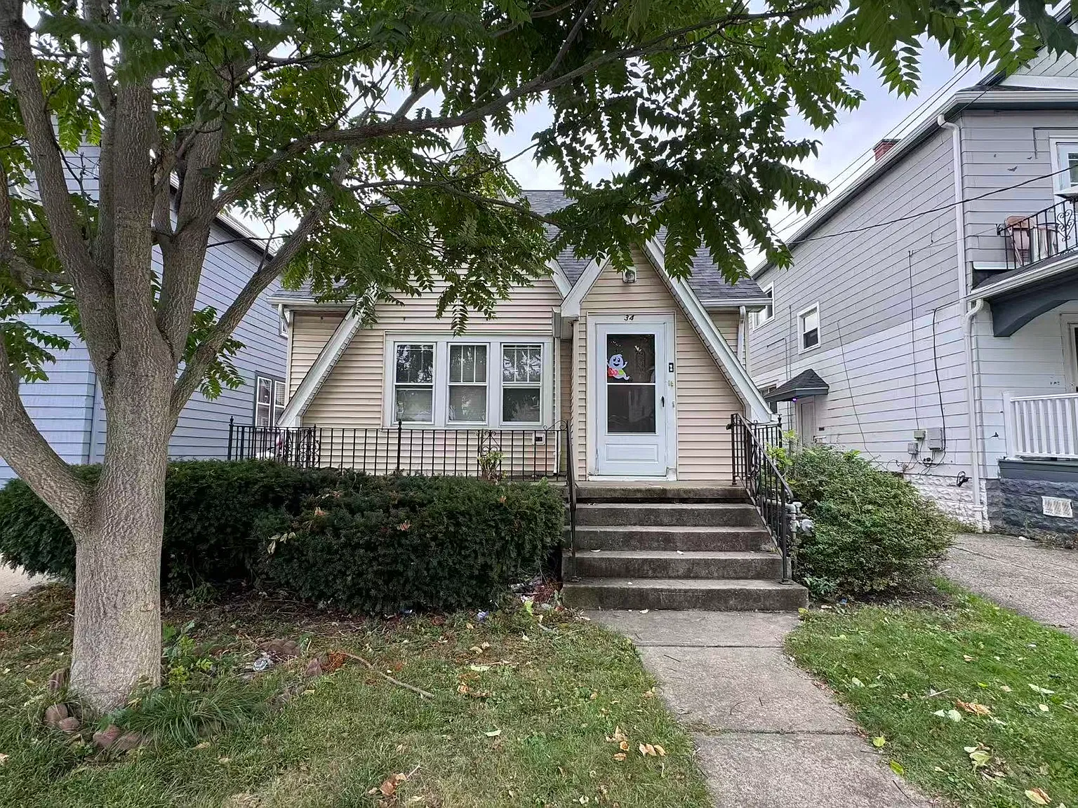 3 bed, 1100 sqft, $1,300 — Photo 1