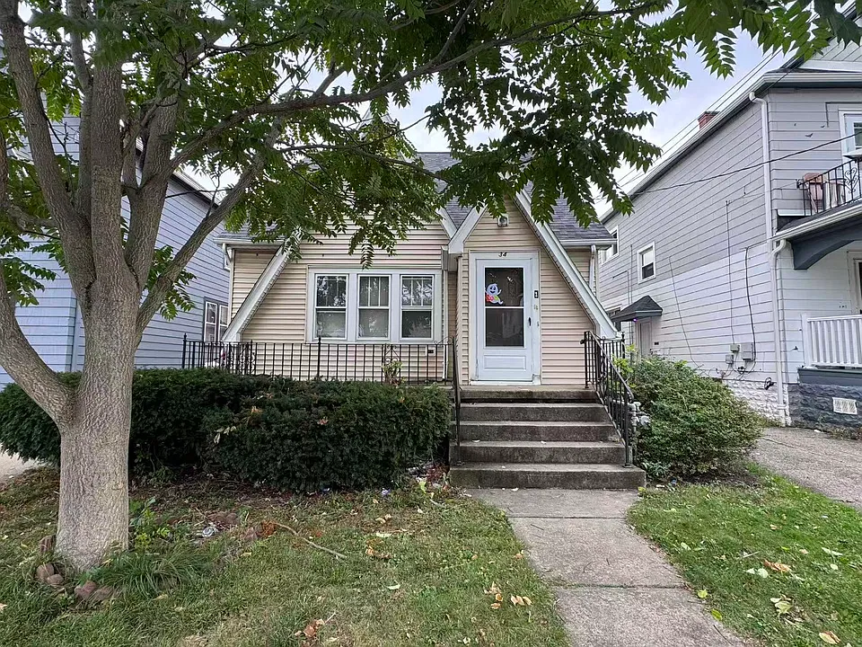 34 Sunset St #2