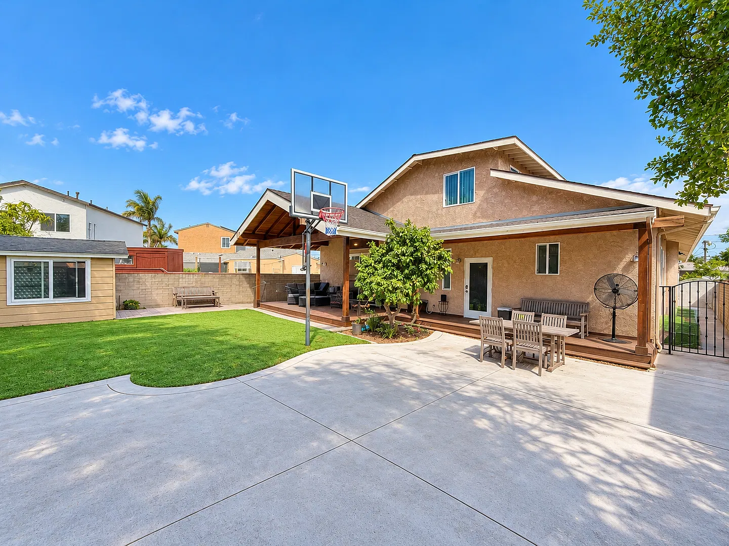 Massive & Furnished 6 Bed, 6 Bath Home Near Sdsu Game Room & Spacious Backyard! — Photo 1