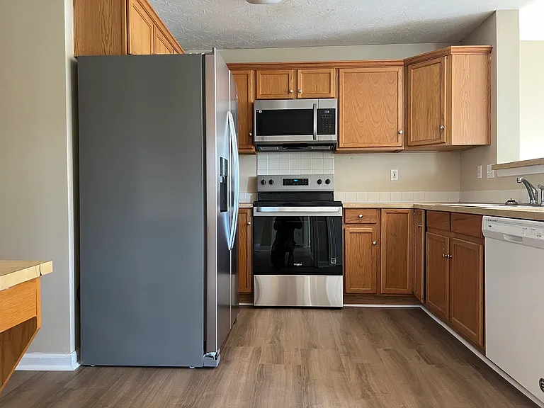 3885 Winthrop Dr — Photo 8