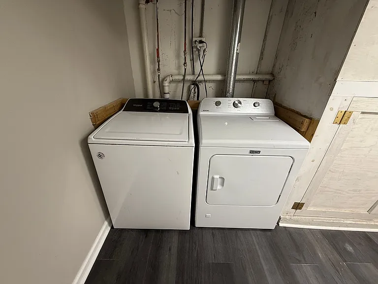 107 E Poplar St — Photo 12