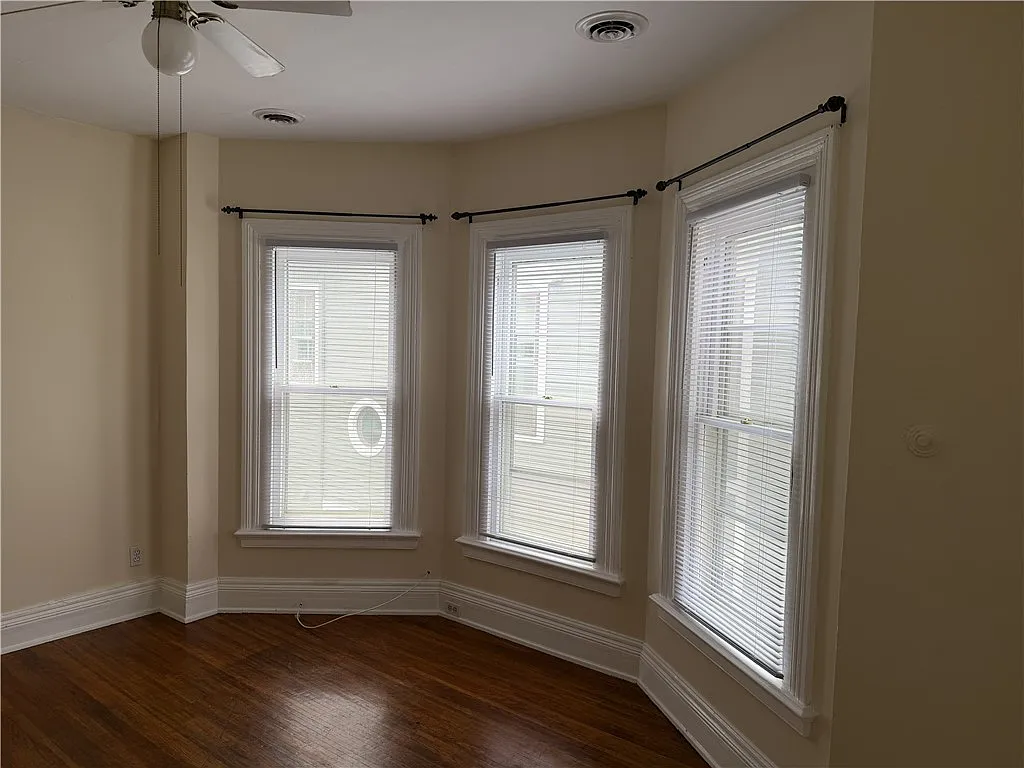 1 bed, 1.0 bath, 450 sqft, $900 — Photo 3