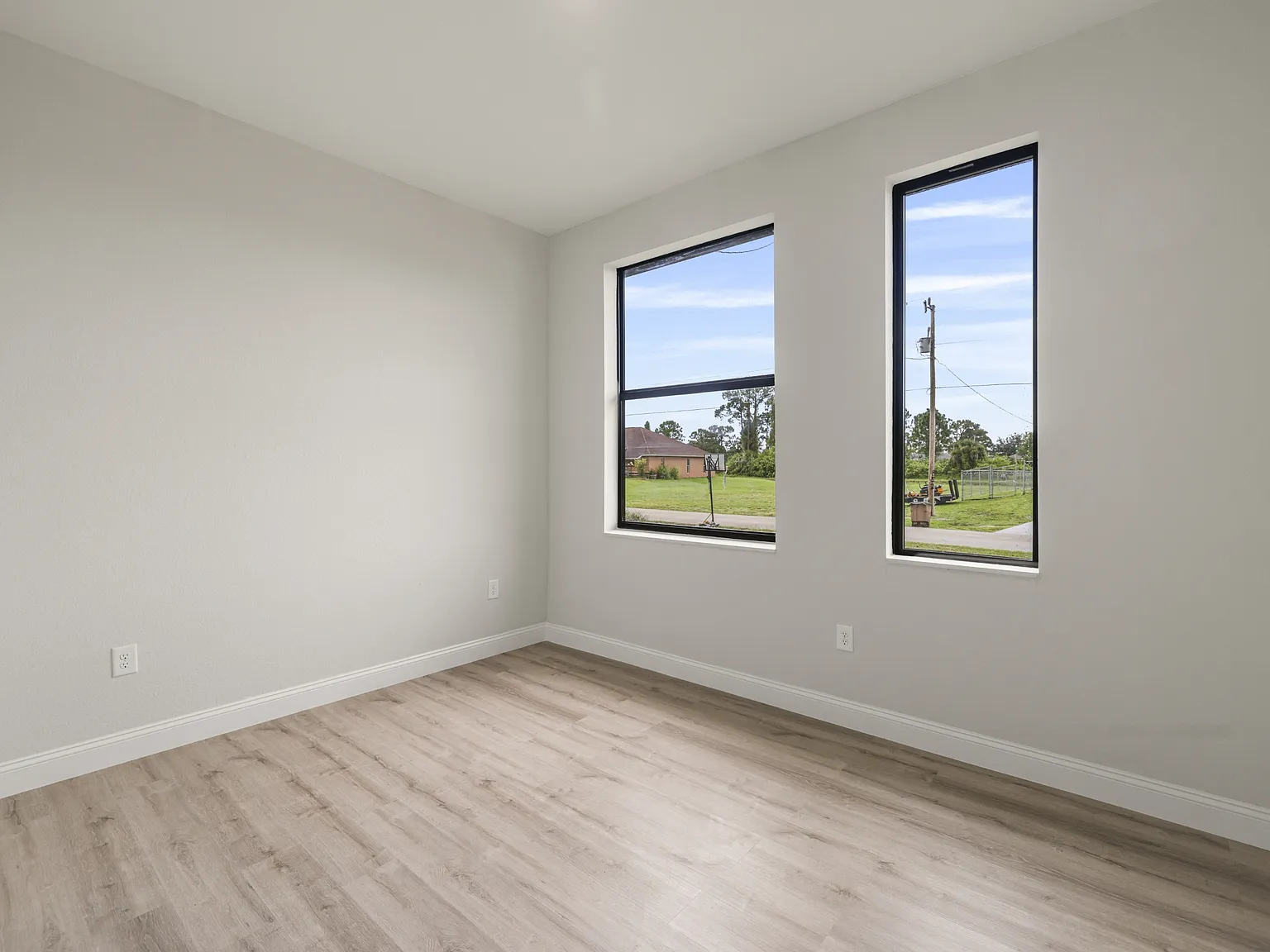 851 Carbon Street East - 1 — Photo 4
