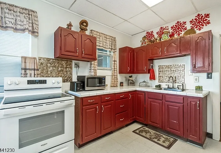 19 Railroad Ave — Photo 9