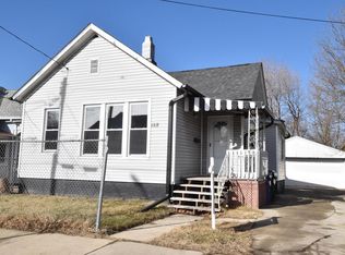 906 12th St, Racine, WI 53403