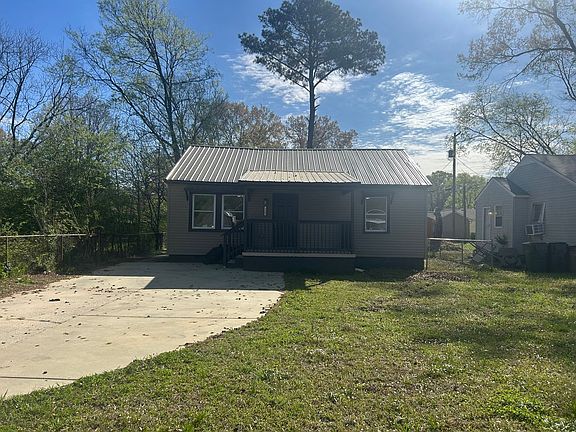 2nd image of 220 8th Ave NW