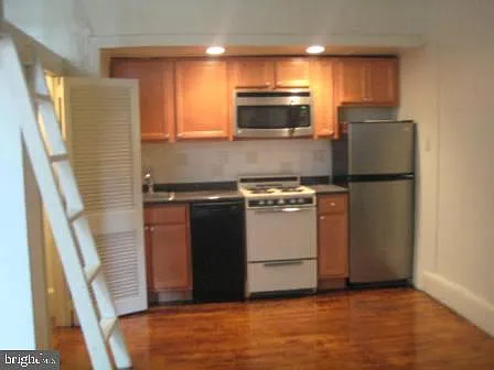 2118 Walnut St #2M — Photo 8