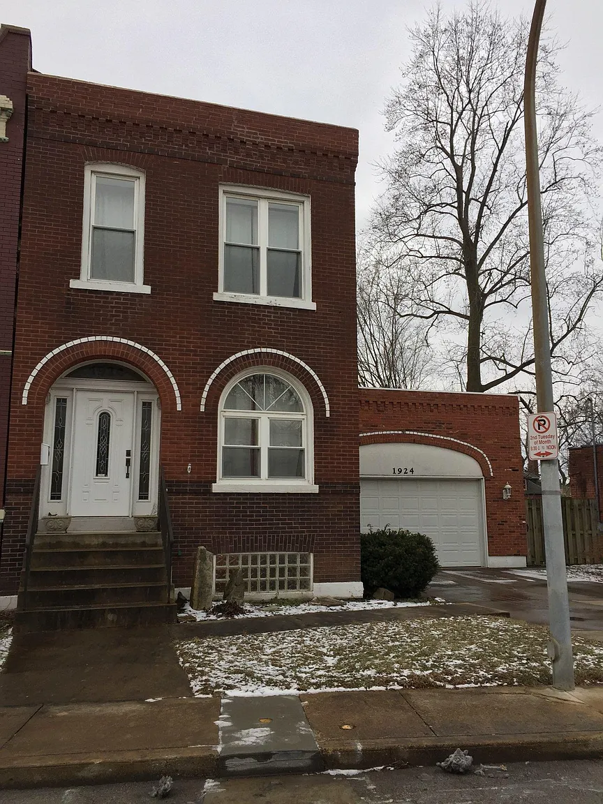 1924 Provenchere Pl photo 1