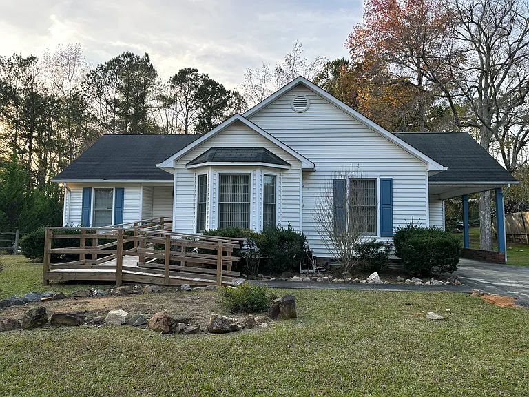 2080 Country Club Dr — Photo 1