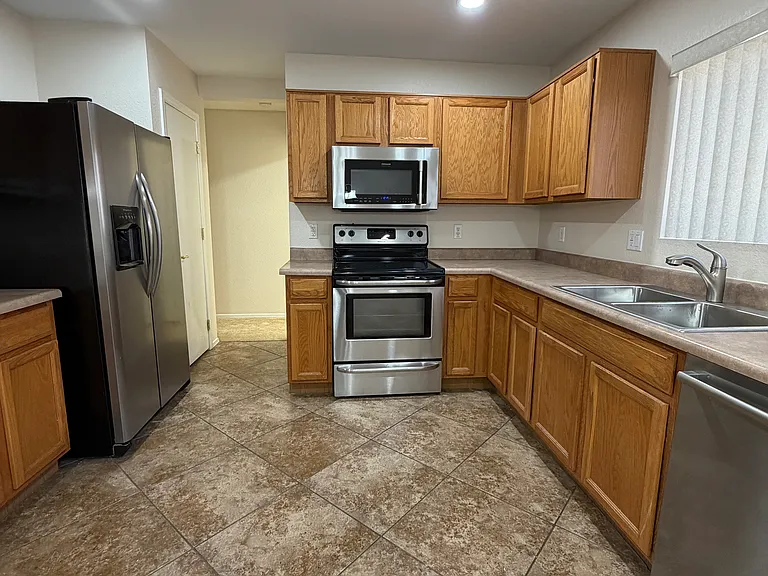 11402 W Hutton Dr — Photo 5