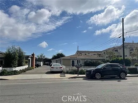 2 bed, 1.0 bath, 1000 sqft, $3,495 — Photo 2