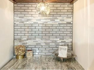 502 Edgeworthe Dr SE, Ada, MI 49301