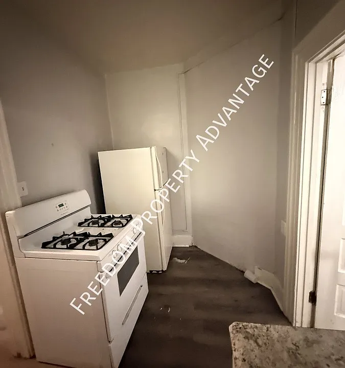 224 N Main St #7