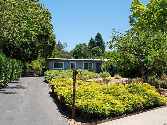 2nd image of 1541 Mountain View Avenue