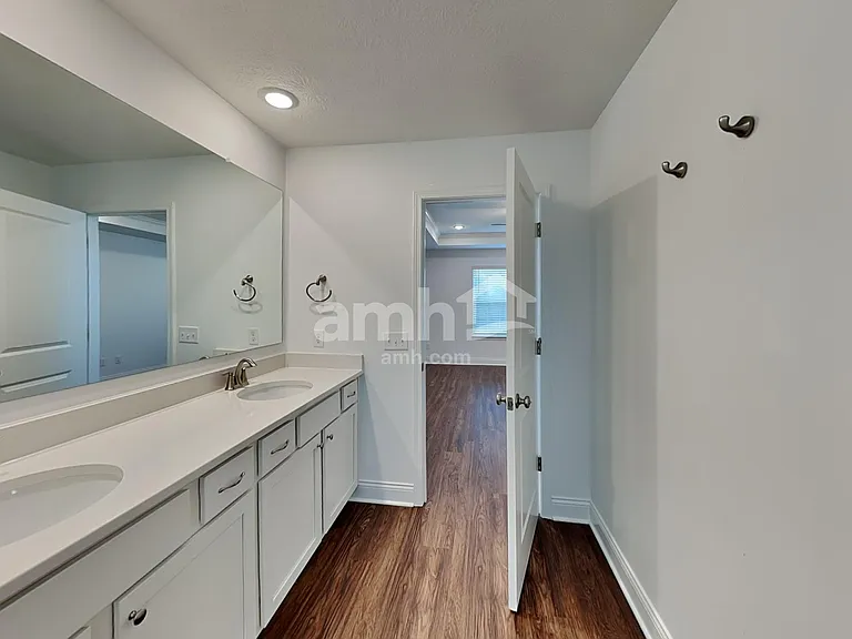 906 Castor Dr — Photo 15