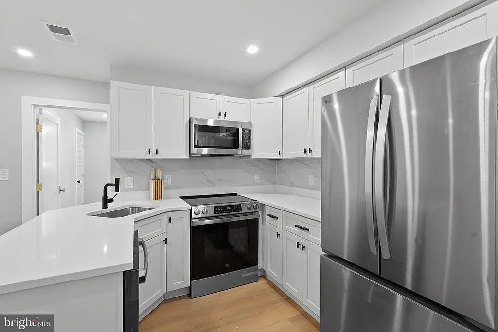 1 bed, 1.5 bath, 2537 sqft, $2,500 — Photo 2
