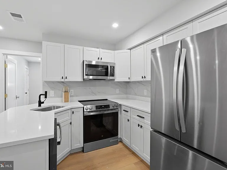 1301 Somerset Pl NW — Photo 2