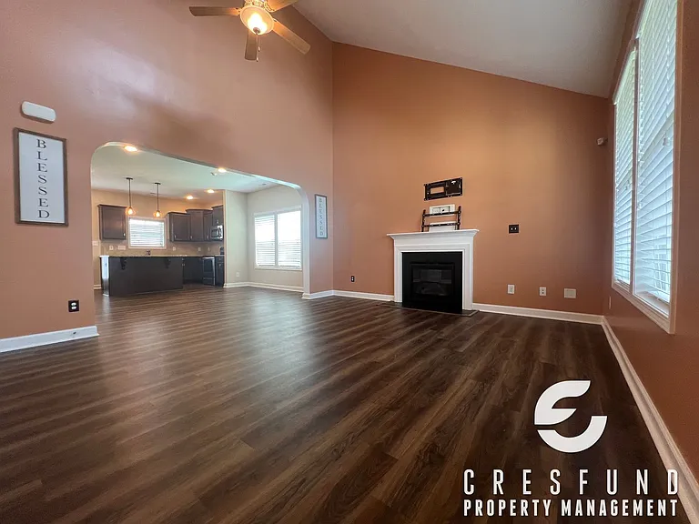 2131 Stafford Dr — Photo 6