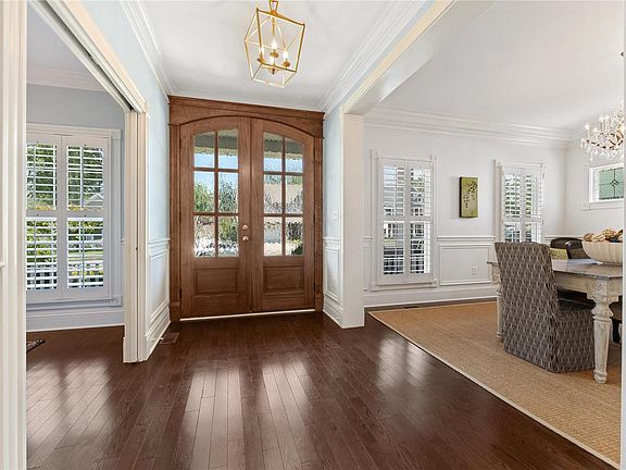 4th image of 518 Parkwoods Ave
