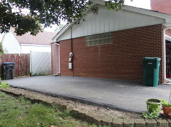 3rd image of 510 N Elmwood Ave