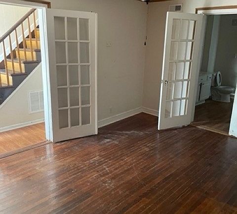 2nd image of 1029 Farmer St