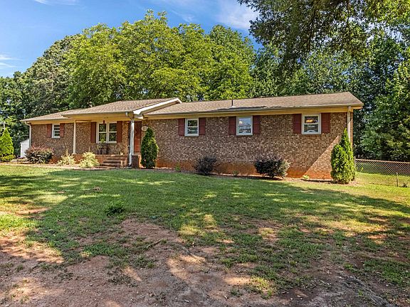 3rd image of 113 Hilldale Dr