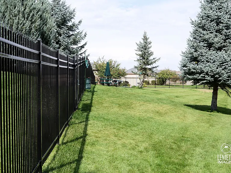 UTE CREEK APARTMENTS — Photo 11