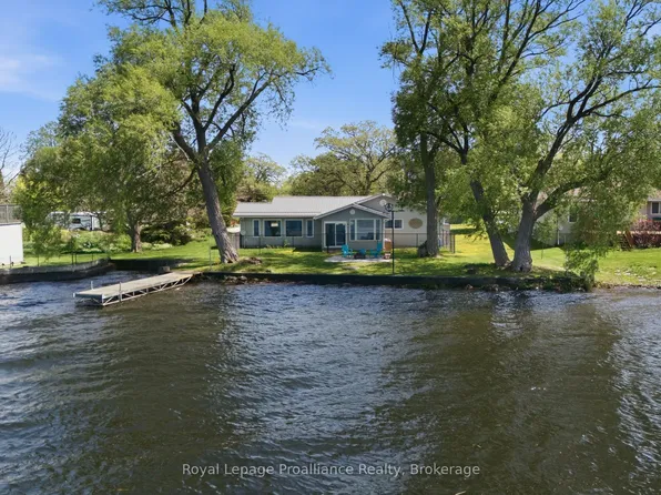 33 Peats Point Ln, Prince Edward County, ON K8N 4Z7