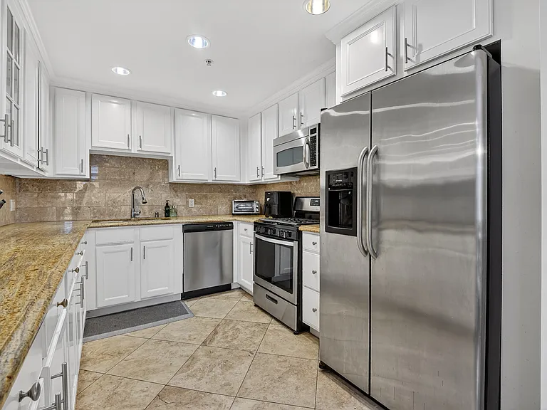 1444 S Point View St #307 — Photo 7