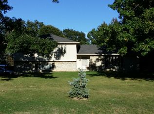 9821 Deerfield Cir, Carmel, IN 46032