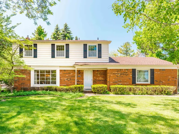 17676 Parke Ln, Grosse Ile, MI 48138