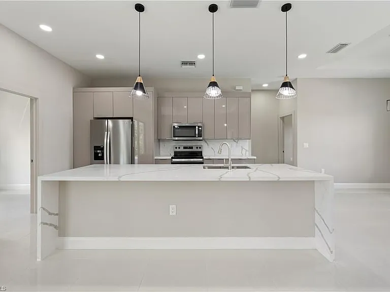 2903 37th St W — Photo 6