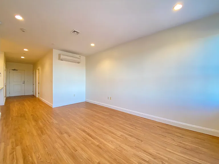 Red Oak at 875 Elm Street — Photo 26