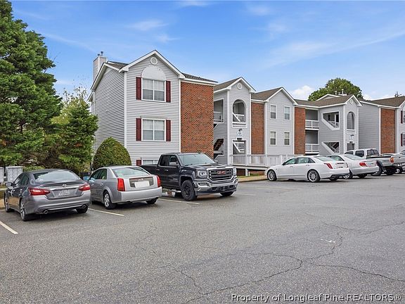 3rd image of 209 Waterdown Dr APT 6
