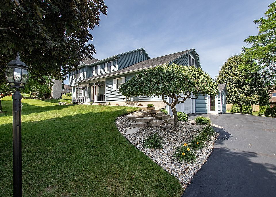 1st image of 427 Hampshire Ct