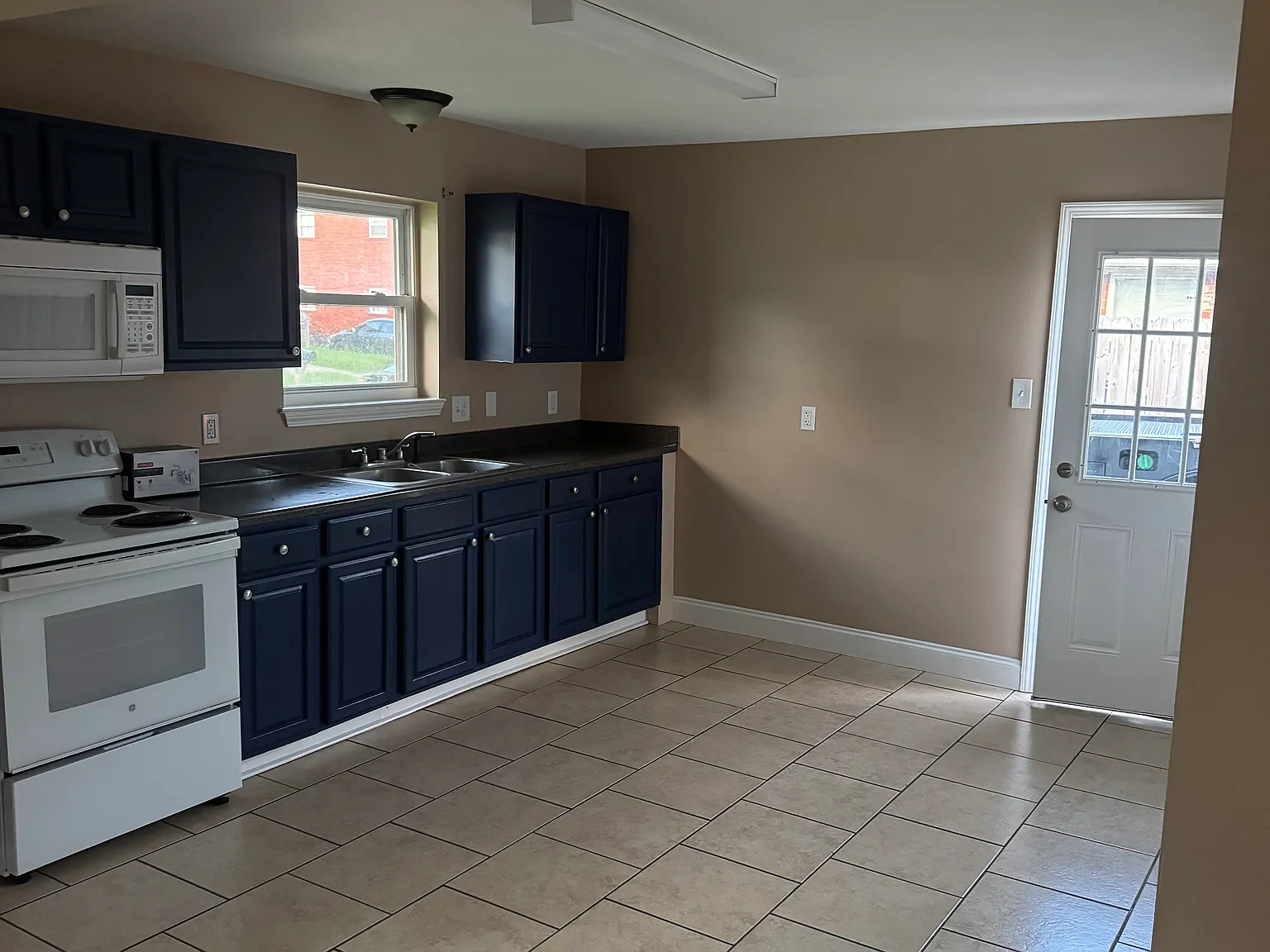 2 bed, 850 sqft, $1,250 — Photo 3