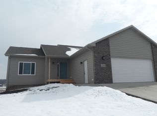 1204 N Broken Bow Ave, Sioux Falls, SD 57103