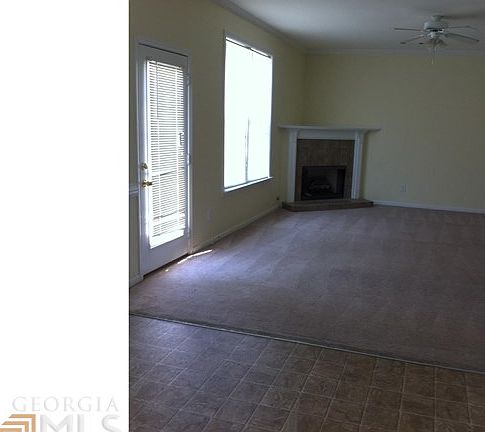 4th image of 2472 Temple View Dr