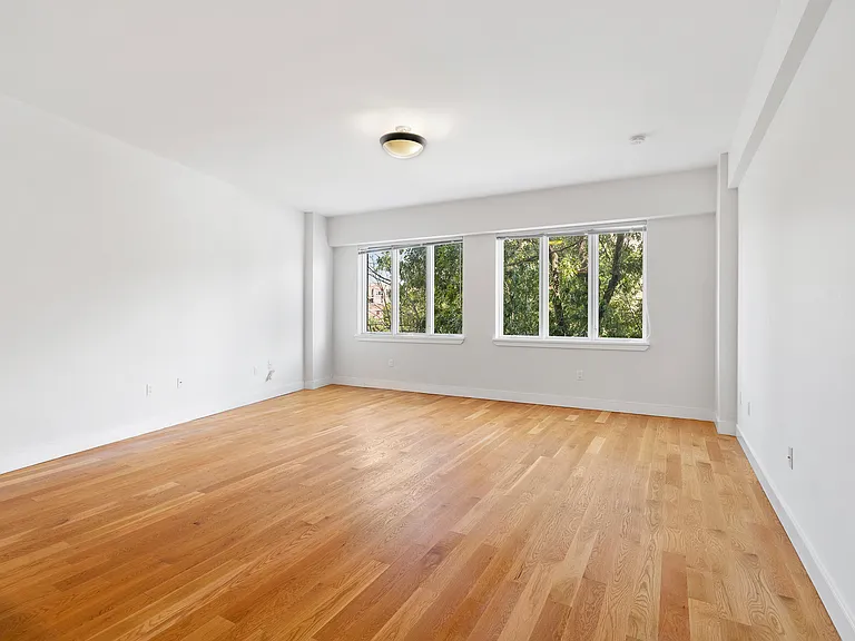 2727 Henry Hudson Pkwy W #507 — Photo 2