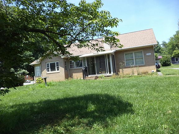 2nd image of 1701 Woodrow Dr