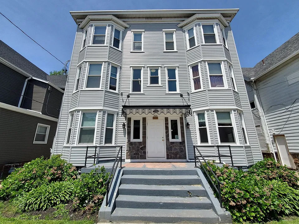 Building Photo 3