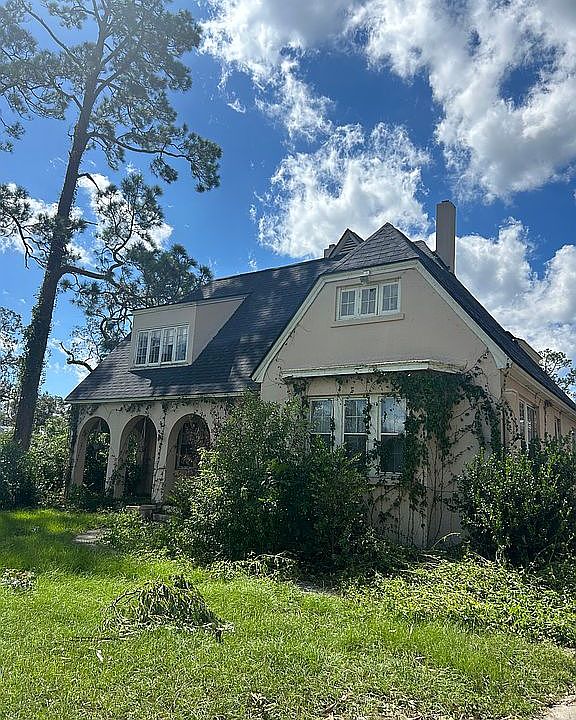 1st image of 301 College Ave N